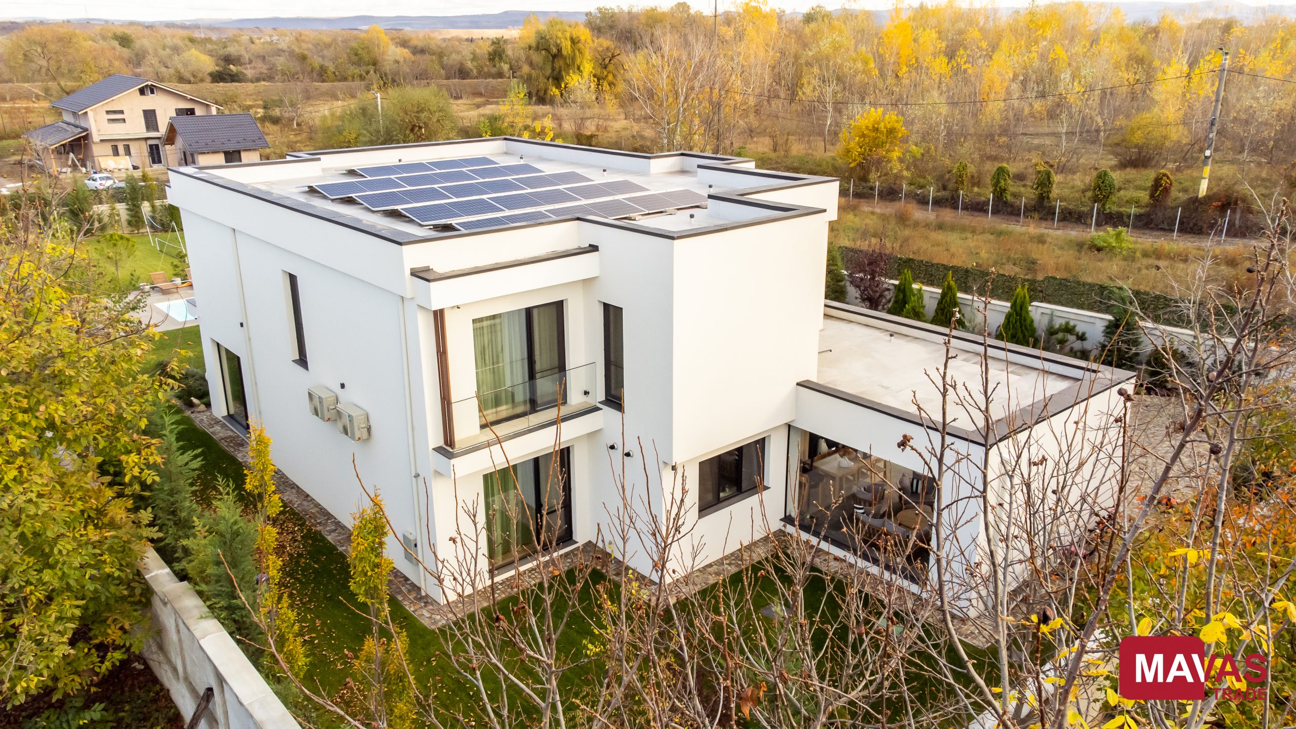 Proiect rezidențial Bacău – ferestre VEKA 82 cu rolouri Somfy