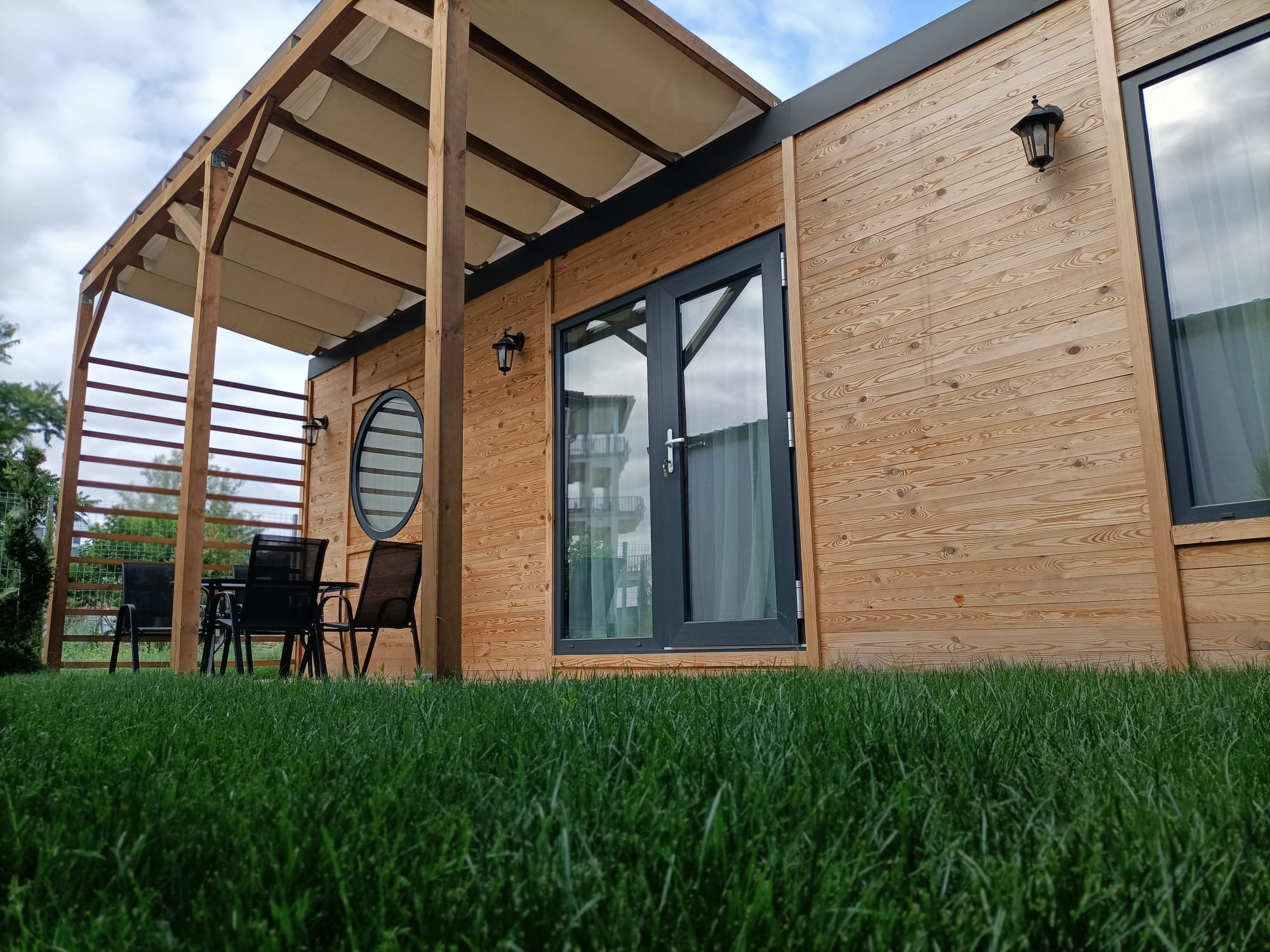 Container cu tâmplărie PVC și aluminiu – proiect finalizat Mavas Trade